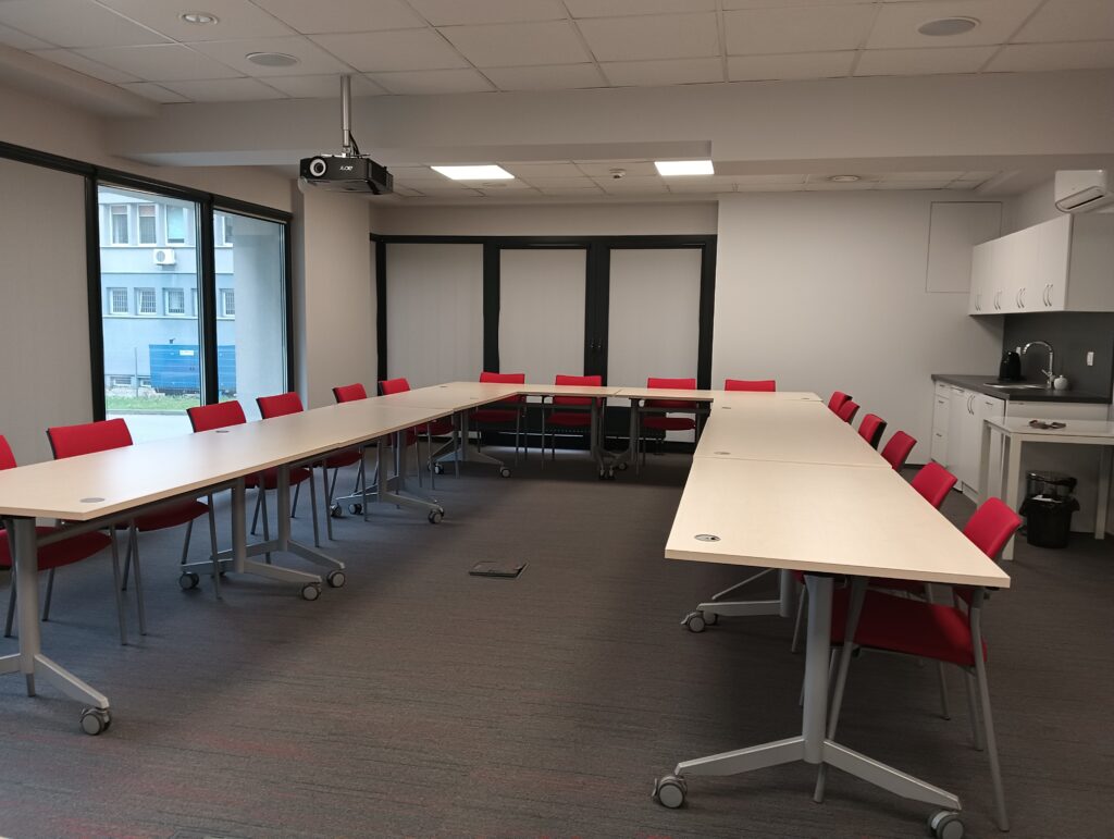 Sala konferencyjna Dębiec 400