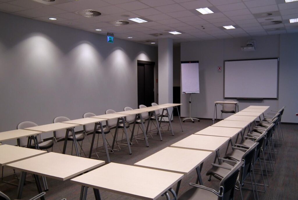 Sala konferencyjna C Dębiec 400